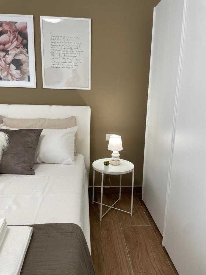 La Maison De Nini Apartment เวโรนา ภายนอก รูปภาพ